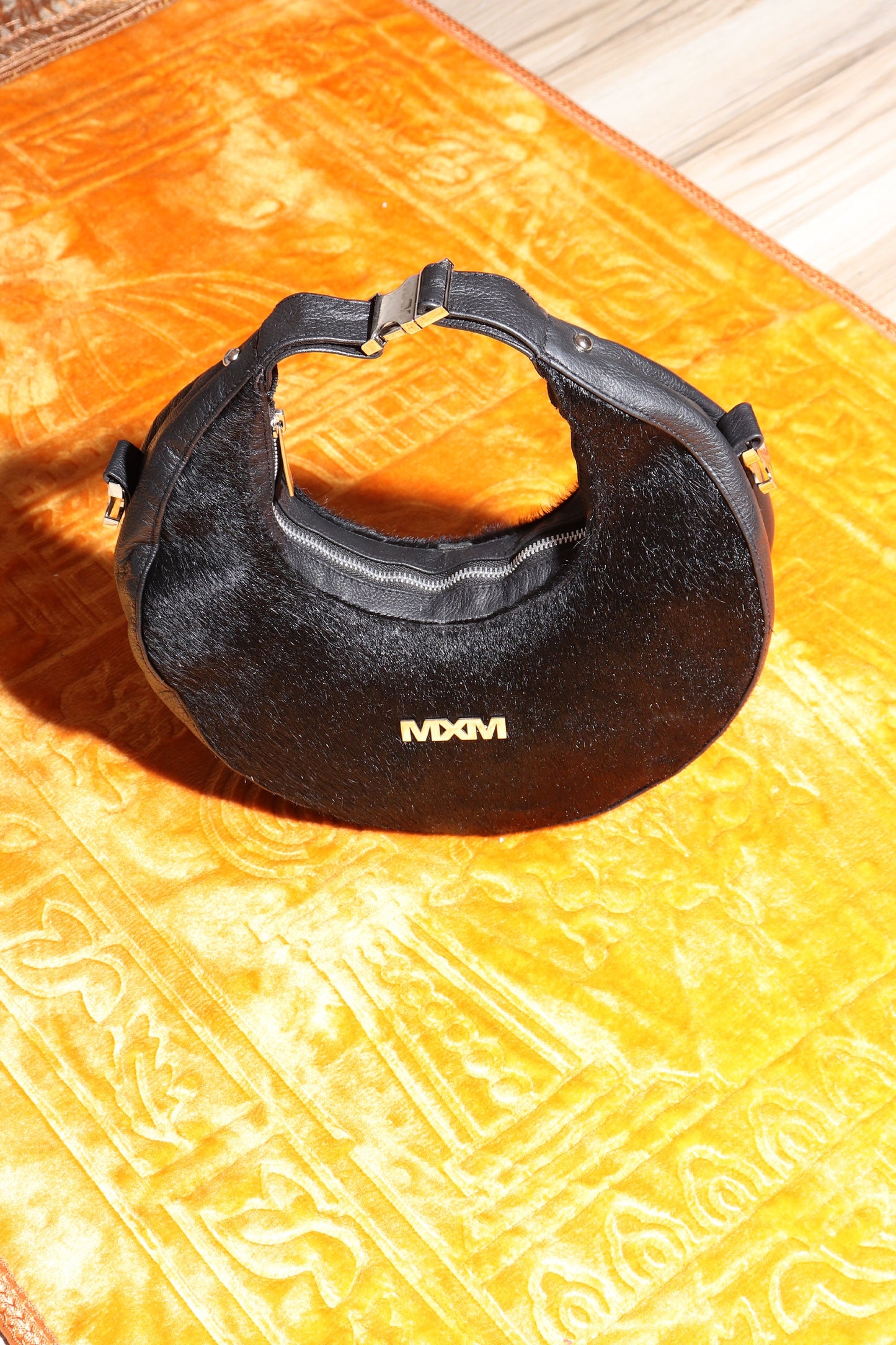 Bolso de media luna con pelo de poni
