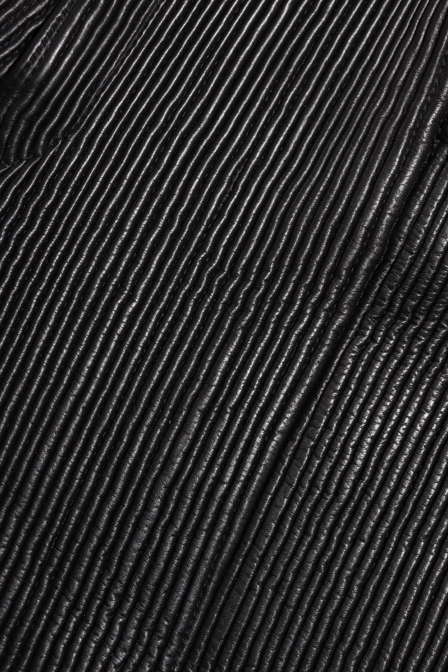 Pantalones cortos de cuero plisado