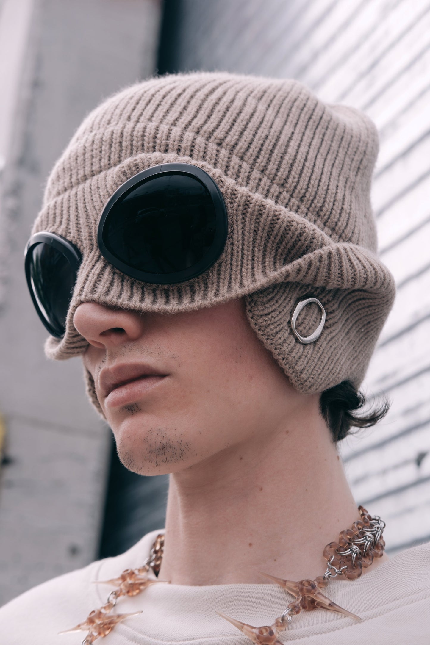 Gorro con forma de gafas (níquel terroso)