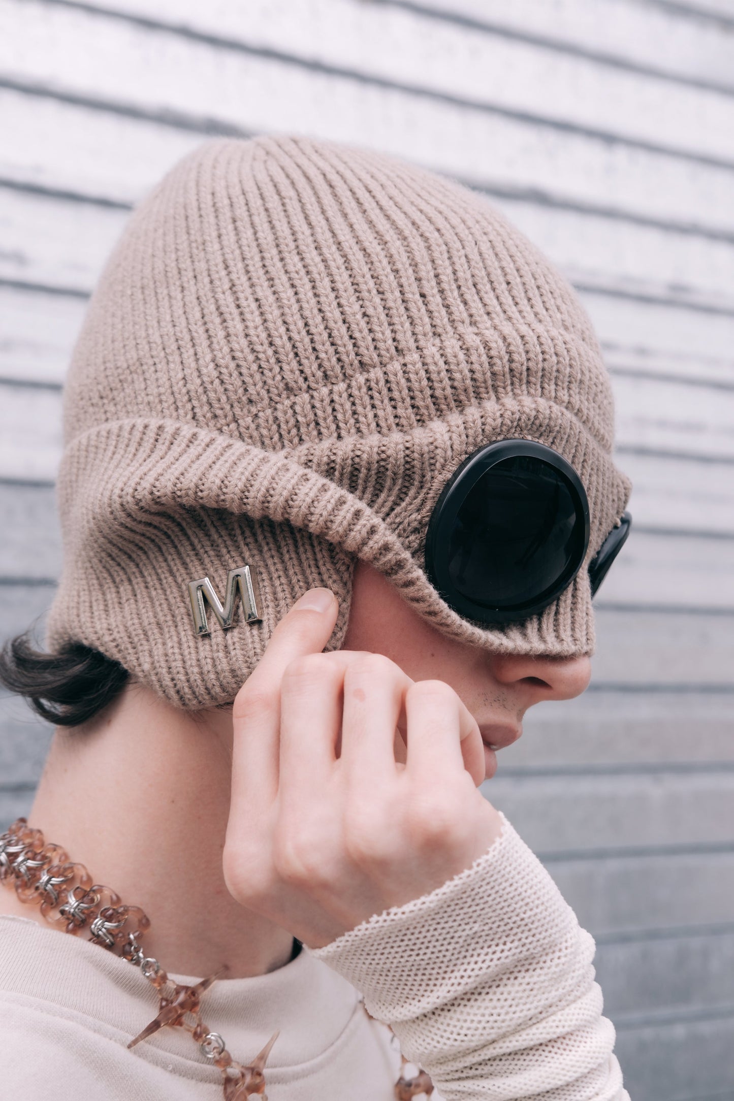 Gorro con forma de gafas (níquel terroso)