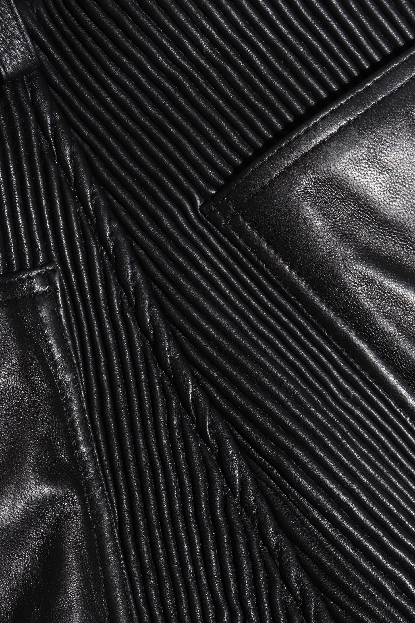 Pantalones cortos de cuero plisado