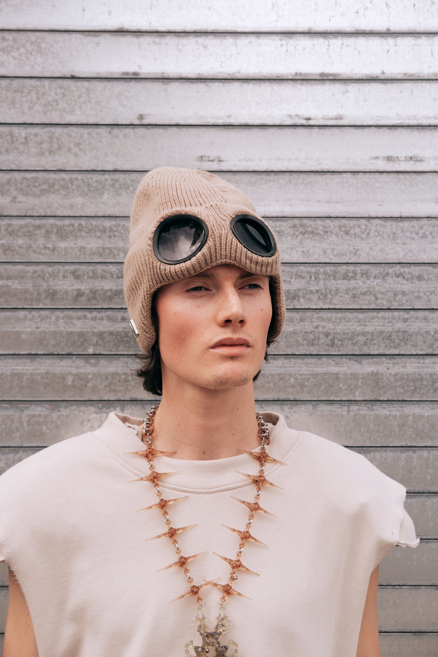 Gorro con forma de gafas (níquel terroso)