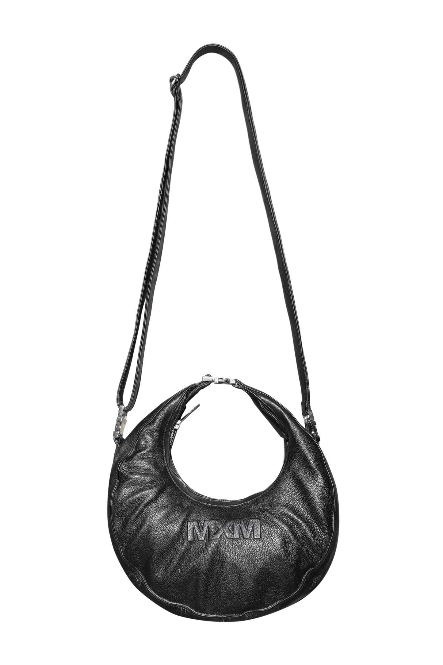 Bolso de cuero con forma de medialuna en relieve