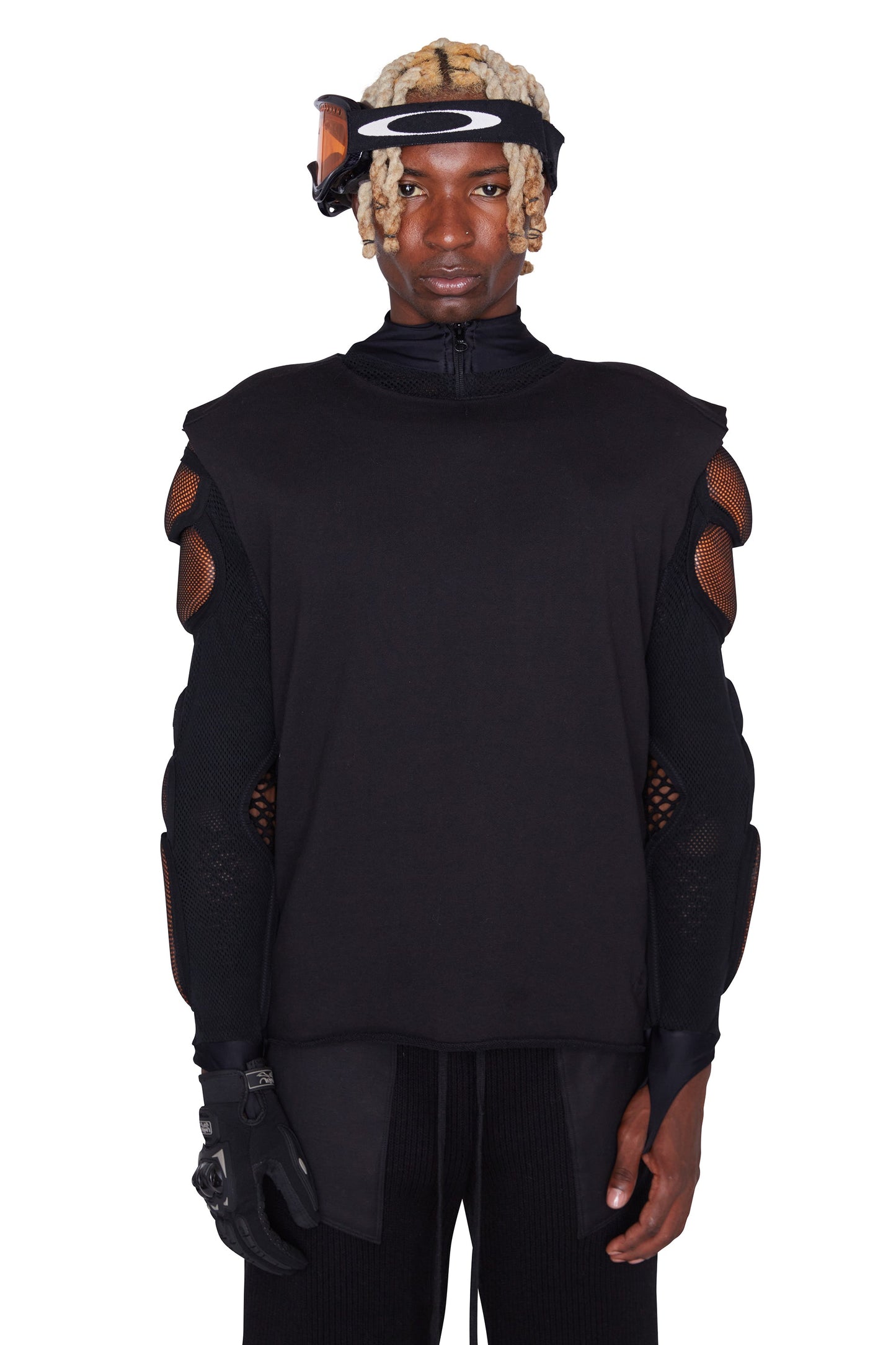 Camiseta con hombreras acolchadas (negra)
