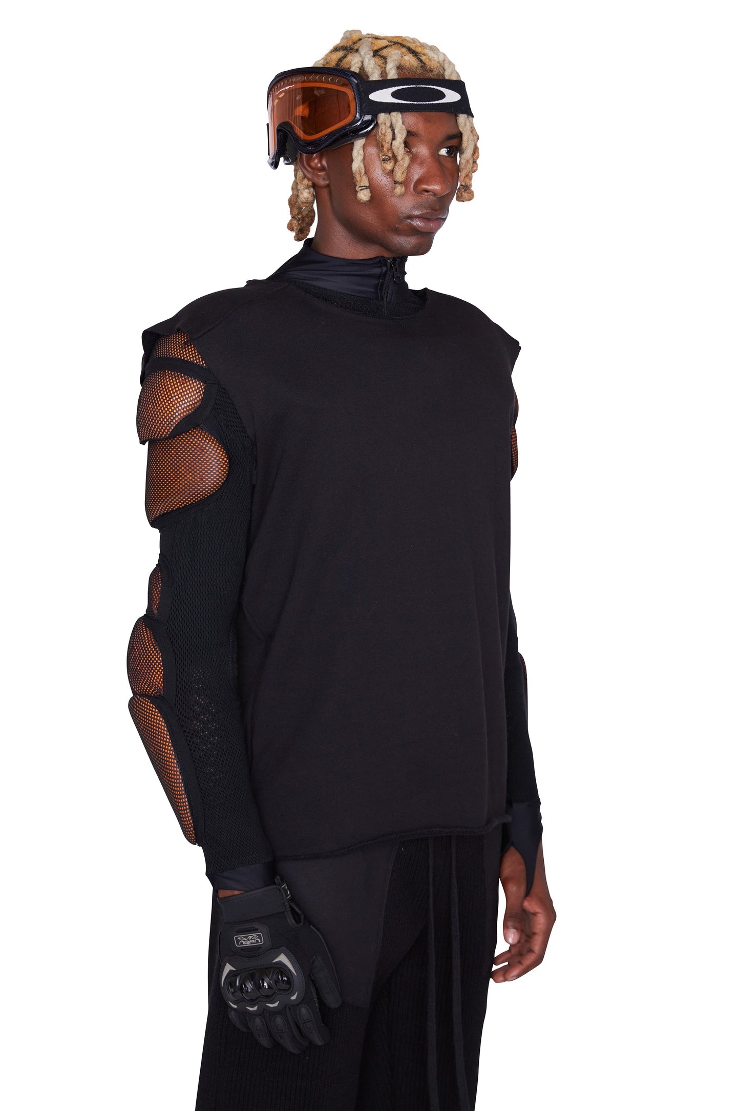 Camiseta con hombreras acolchadas (negra)