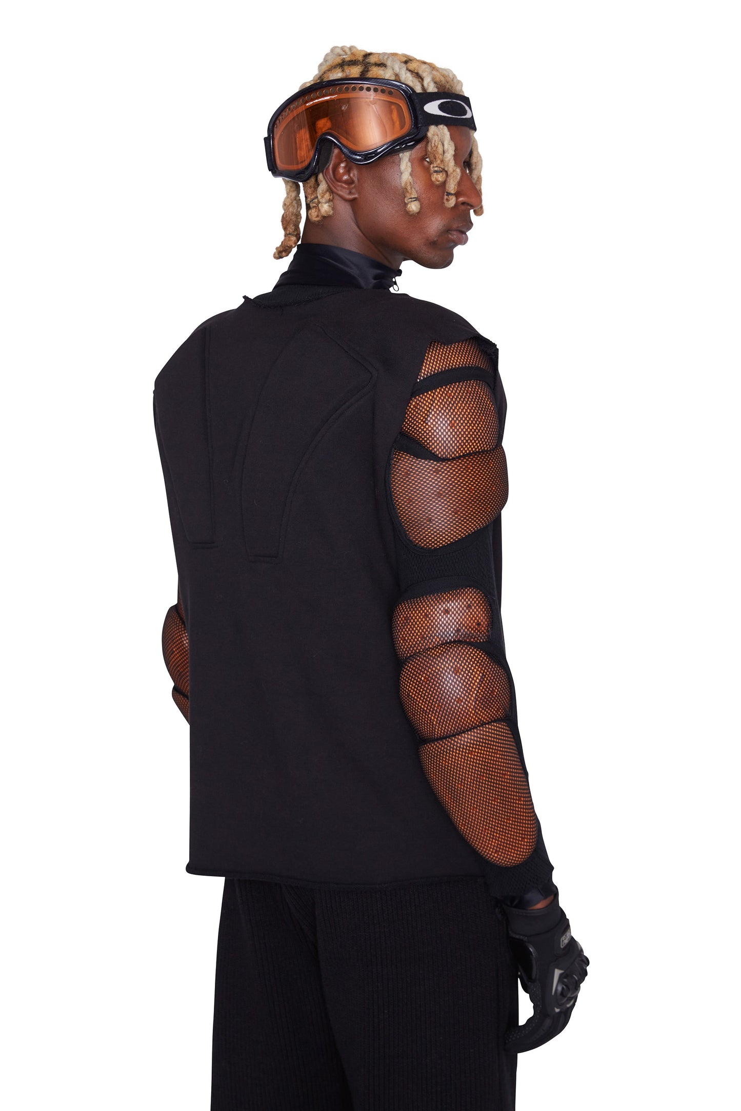 Camiseta con hombreras acolchadas (negra)