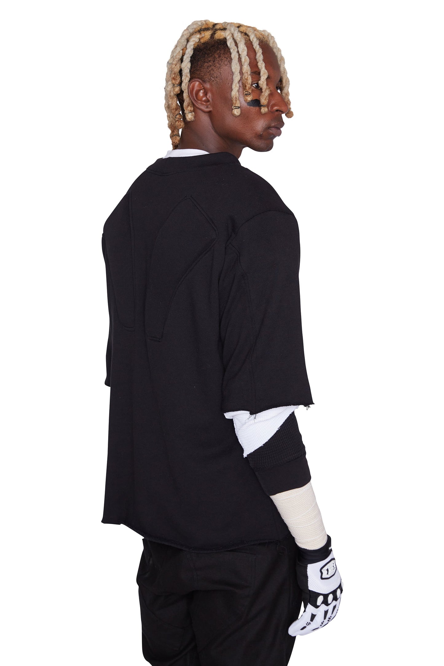 Camiseta con hombreras (negra)
