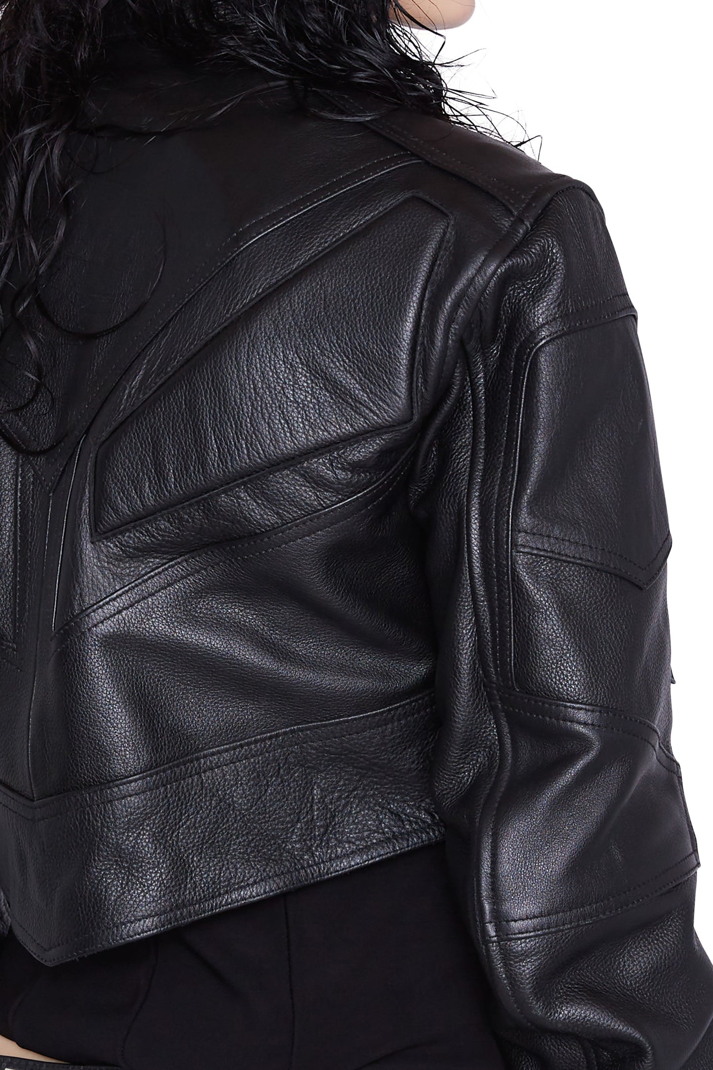 Chaqueta de motociclista de cuero recortada