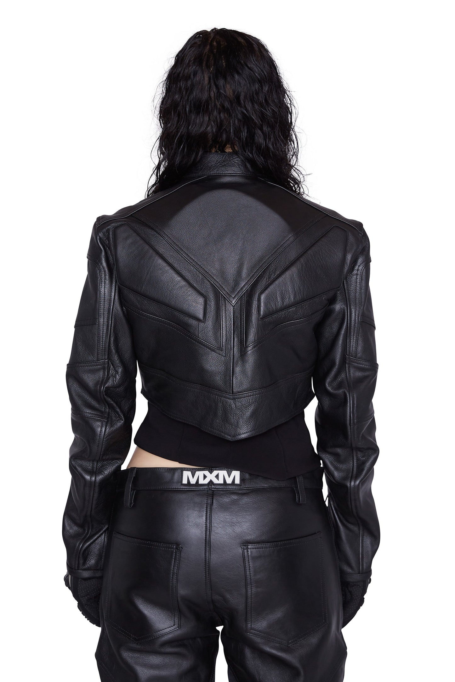 Chaqueta de motociclista de cuero recortada