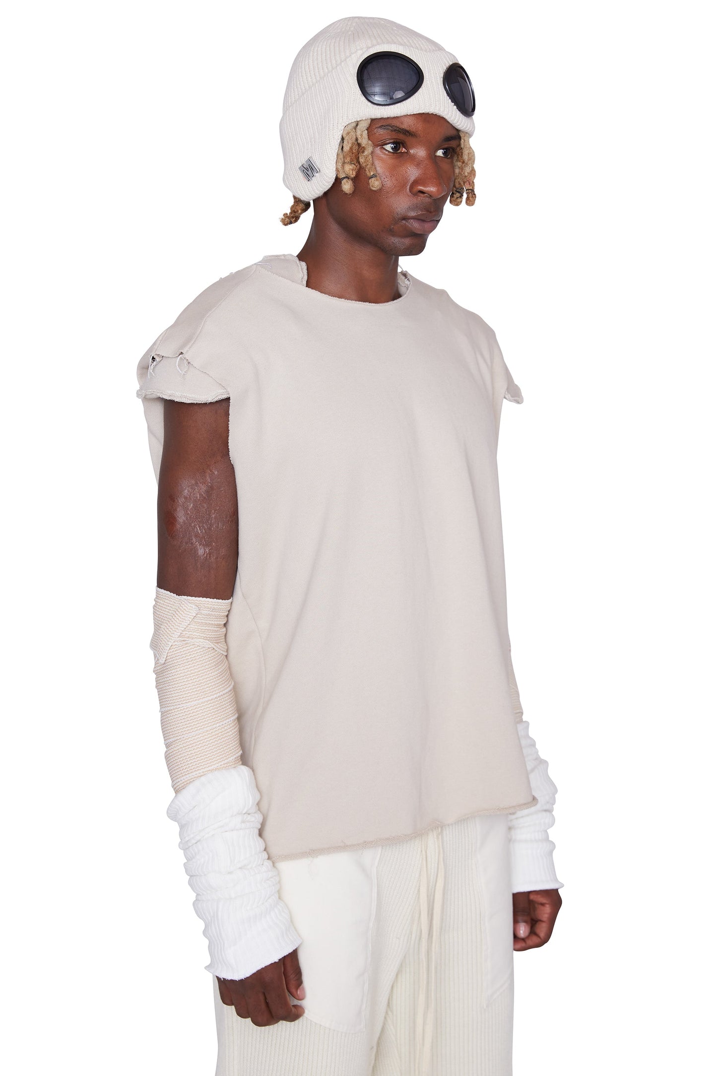 Camiseta con músculos acolchados para hombros (arena)