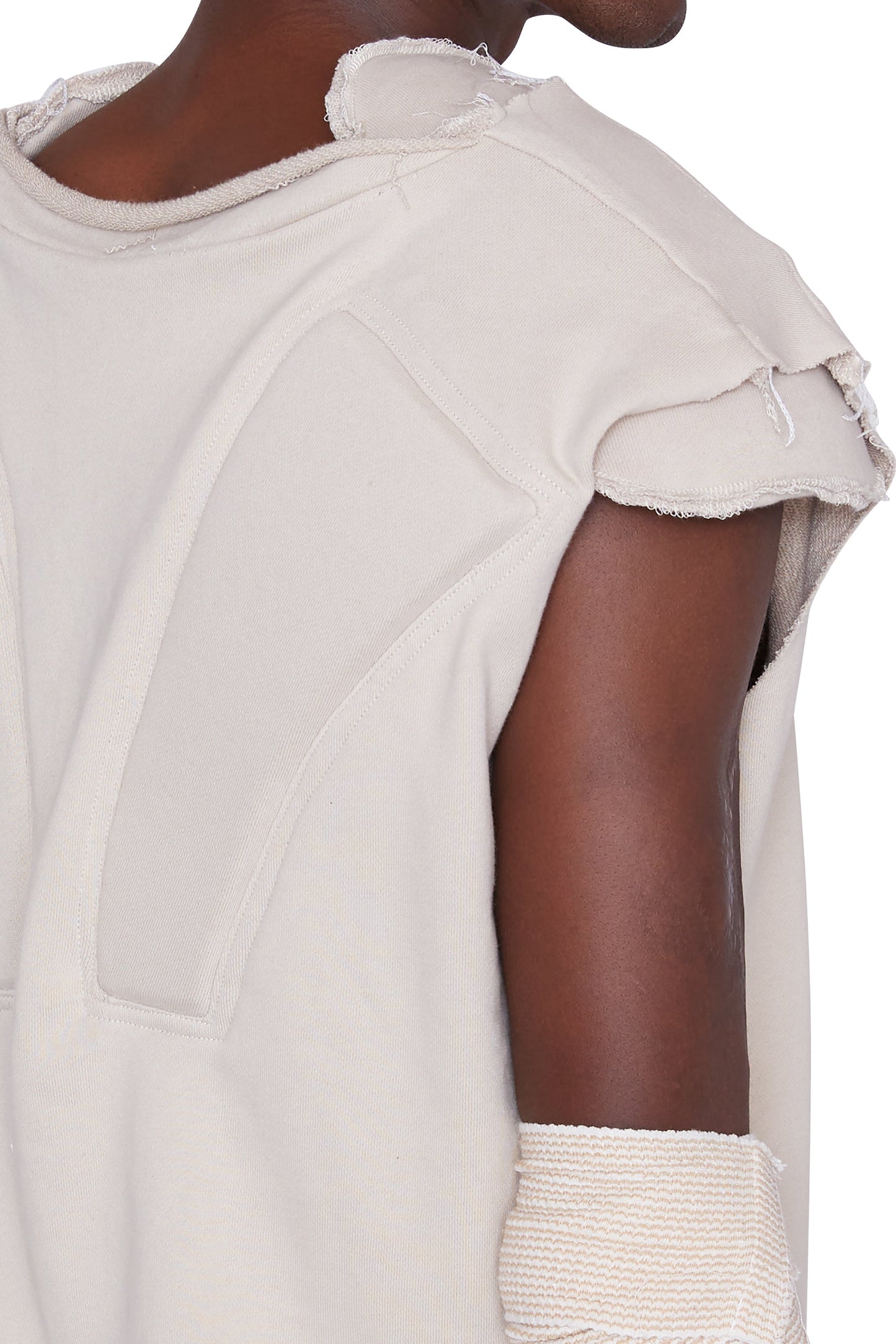 Camiseta con músculos acolchados para hombros (arena)