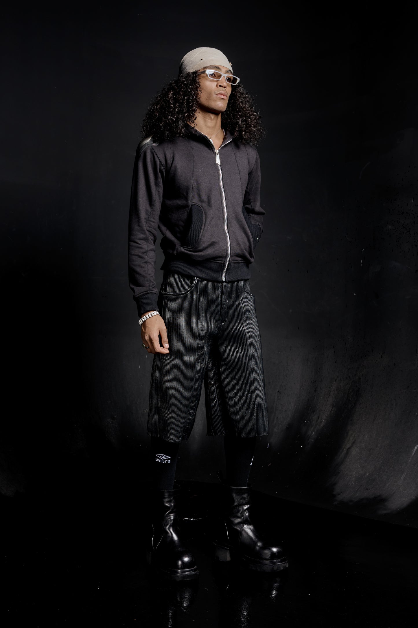Pantalones cortos de cuero plisado