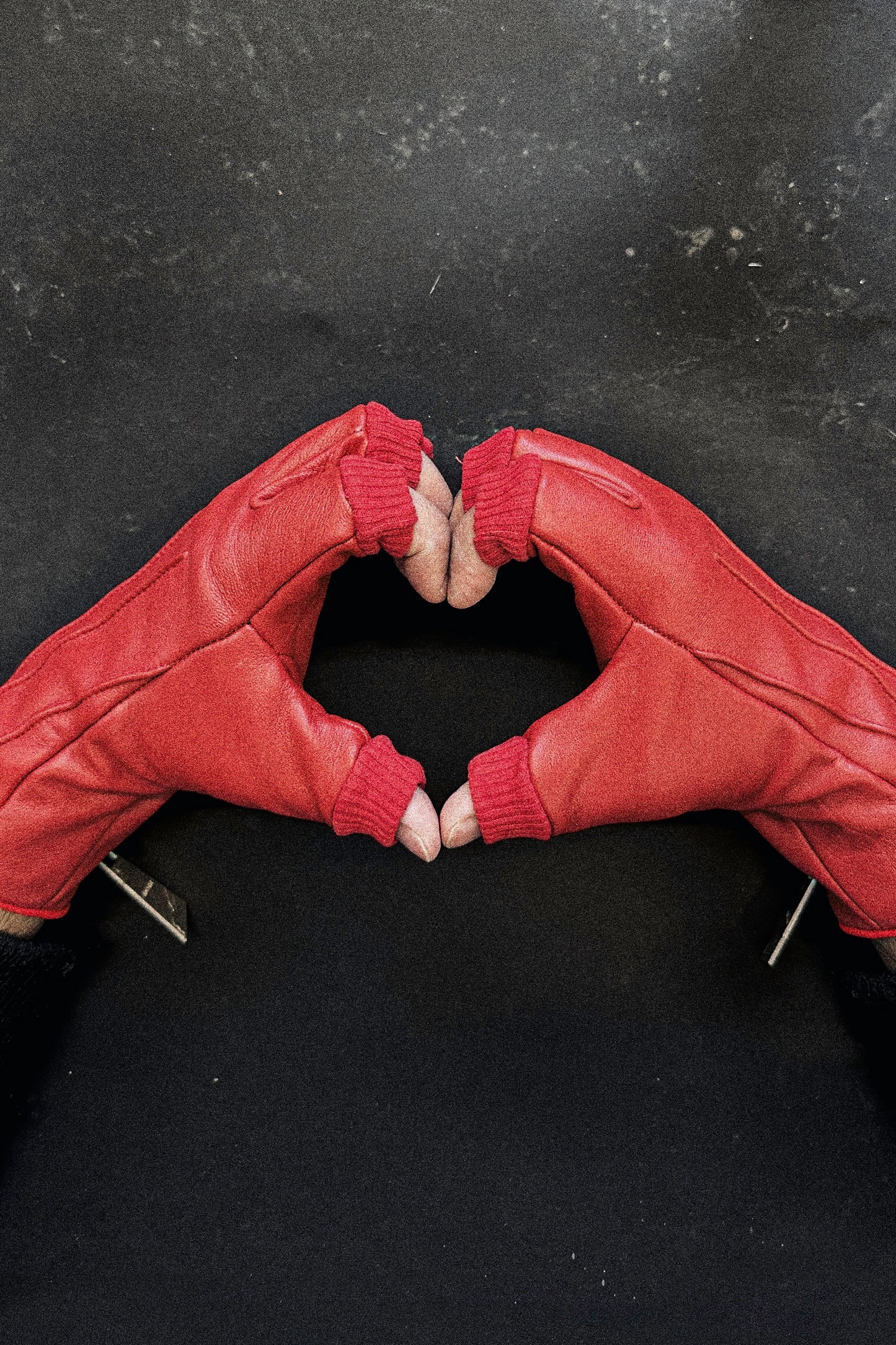 "Revelation" Leather Gloves (Crimson)