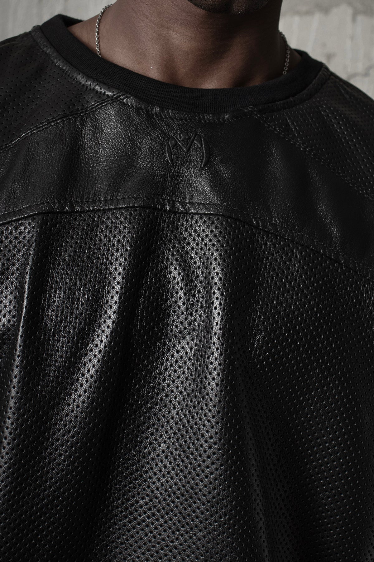 Hawā Leather Tee
