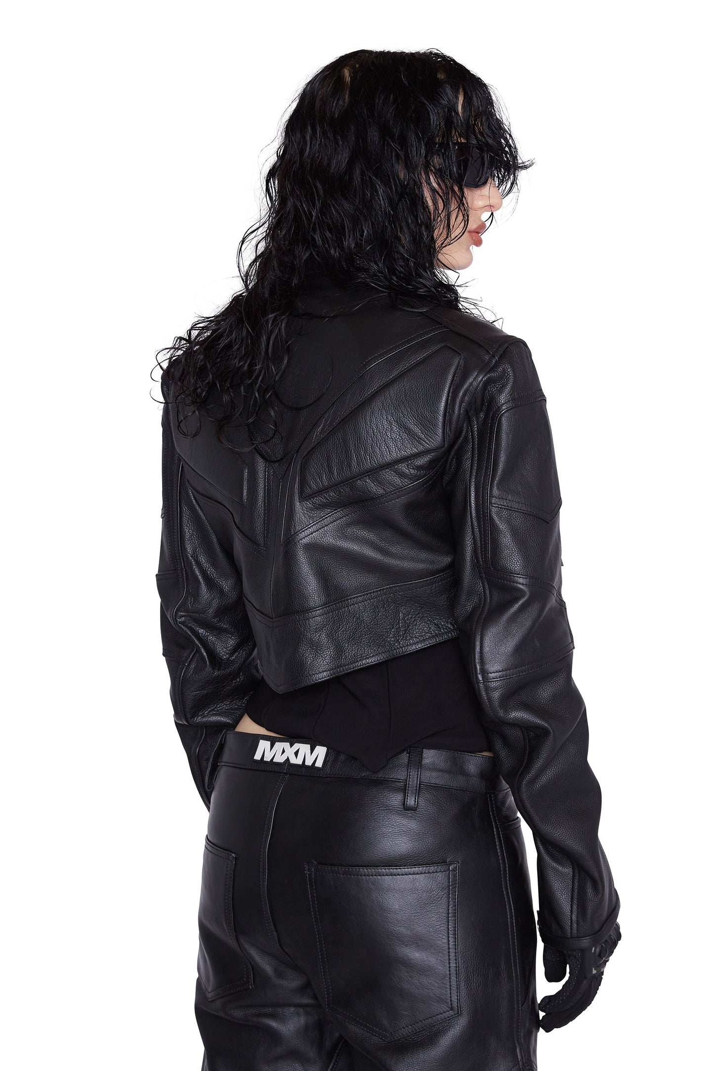 Chaqueta de motociclista de cuero recortada